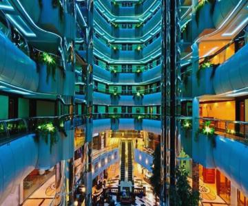 Royal Concorde Hotel & Suites