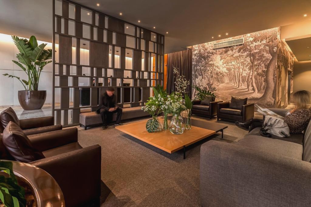 Broadway Hotel & Suites