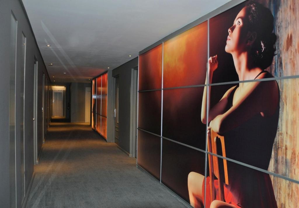 Broadway Hotel & Suites