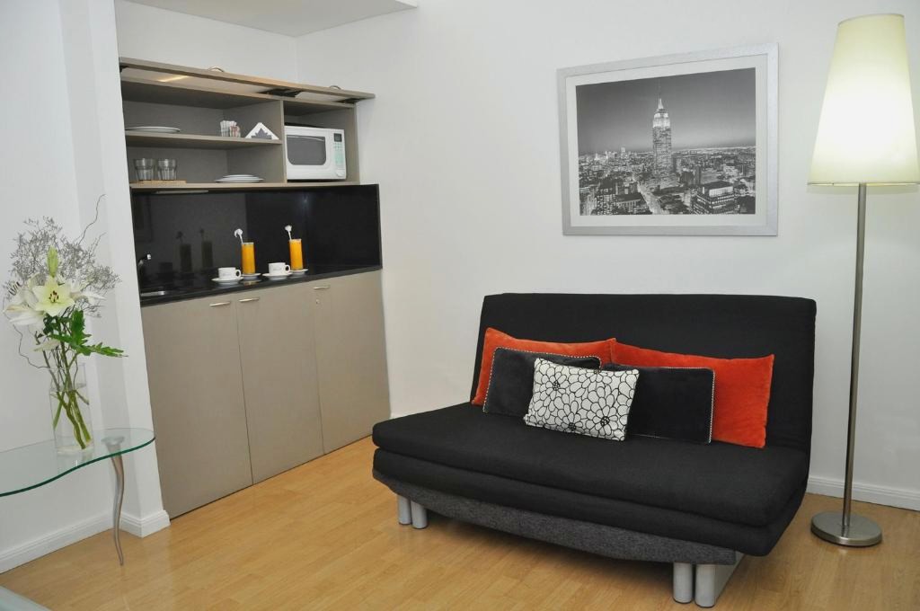Broadway Hotel & Suites