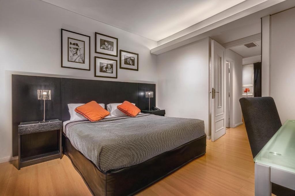 Broadway Hotel & Suites