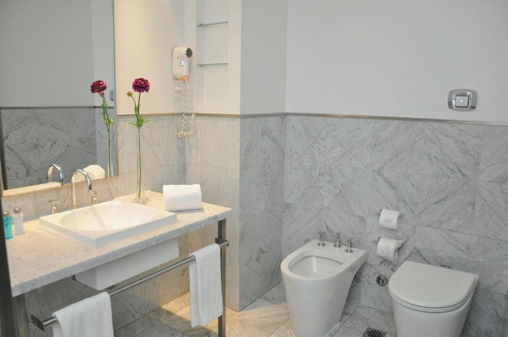 Broadway Hotel & Suites