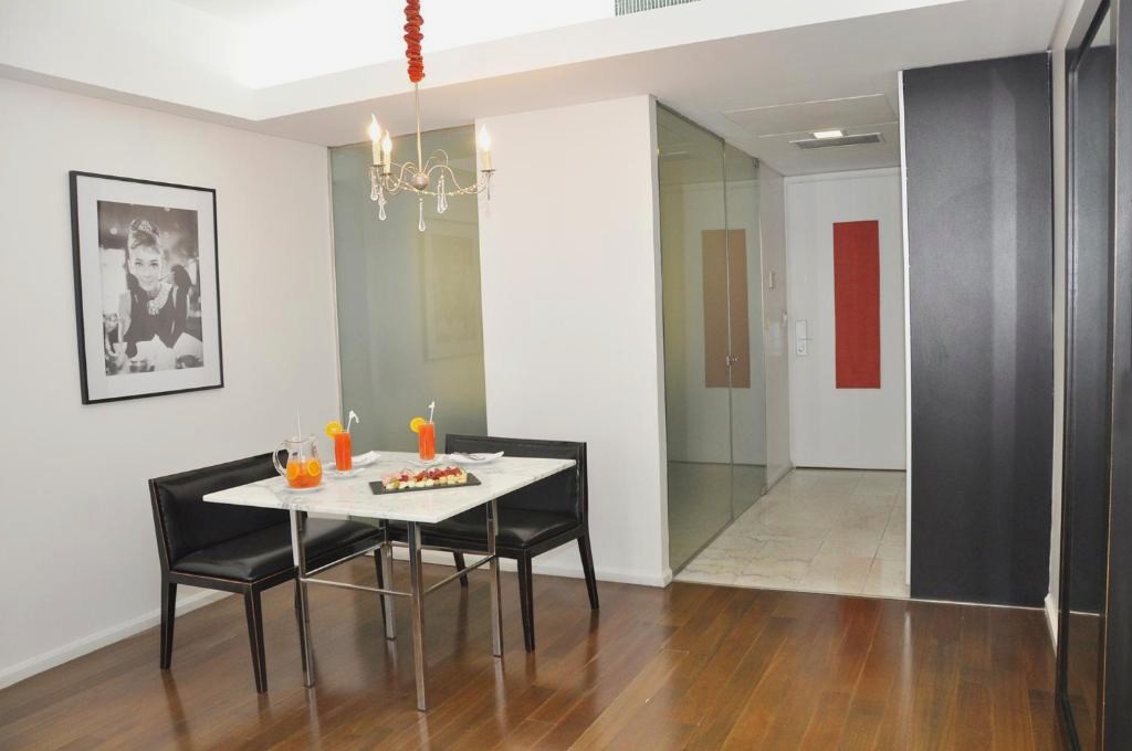 Broadway Hotel & Suites