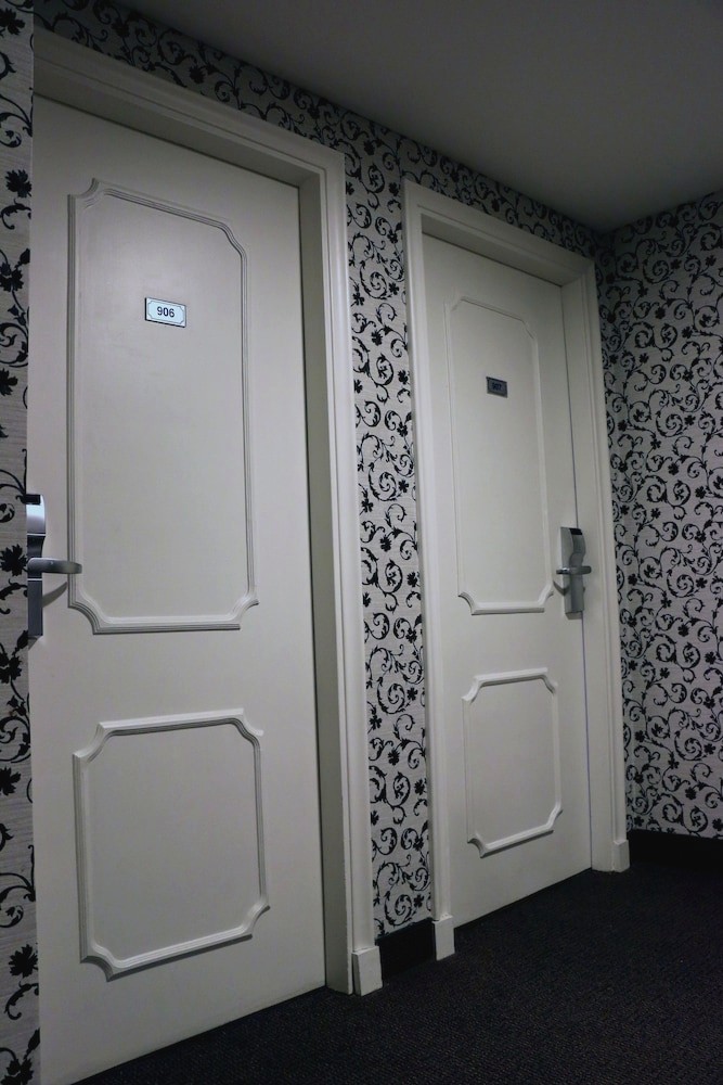 Centuria Hotel