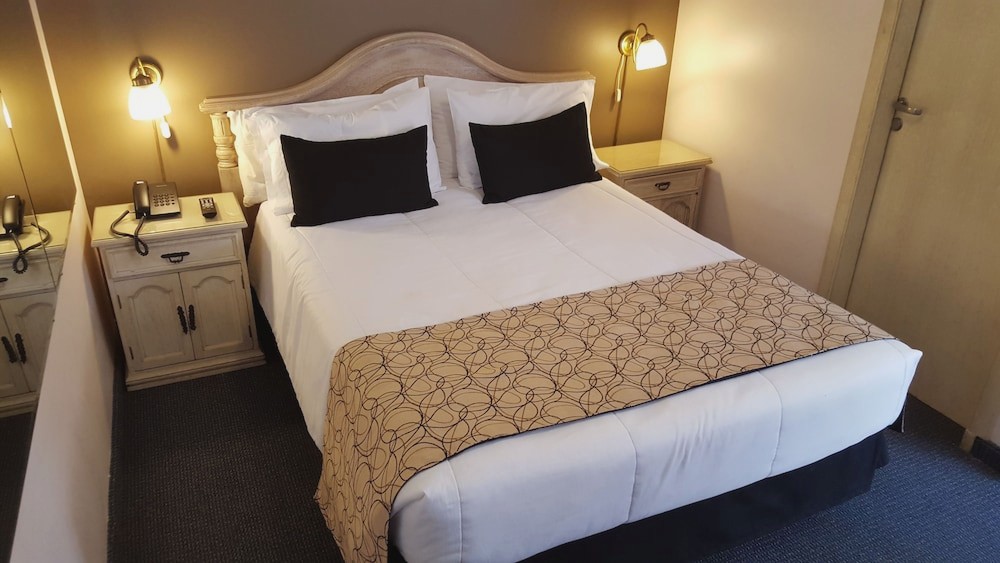 Centuria Hotel