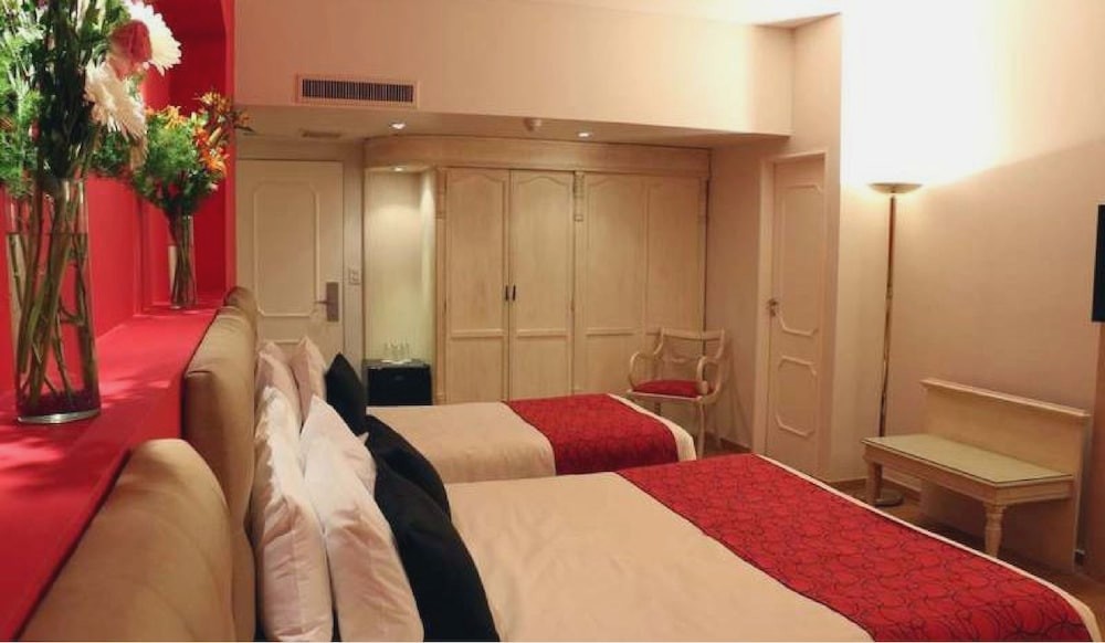 Centuria Hotel