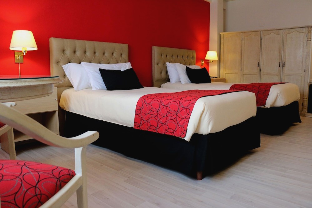 Centuria Hotel