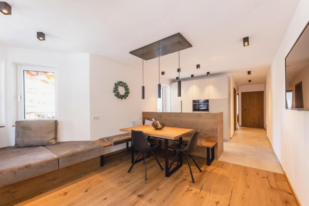 Max Mountain Apartments