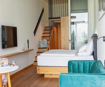 Design-chalet With Garden, Pool, Spa & Restaurant