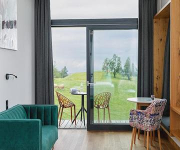 Design-chalet Mit Teilseeblick, Pool, Spa & Restaurant