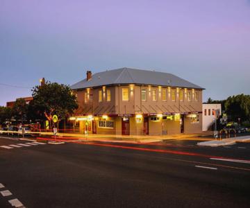 Pier Hotel
