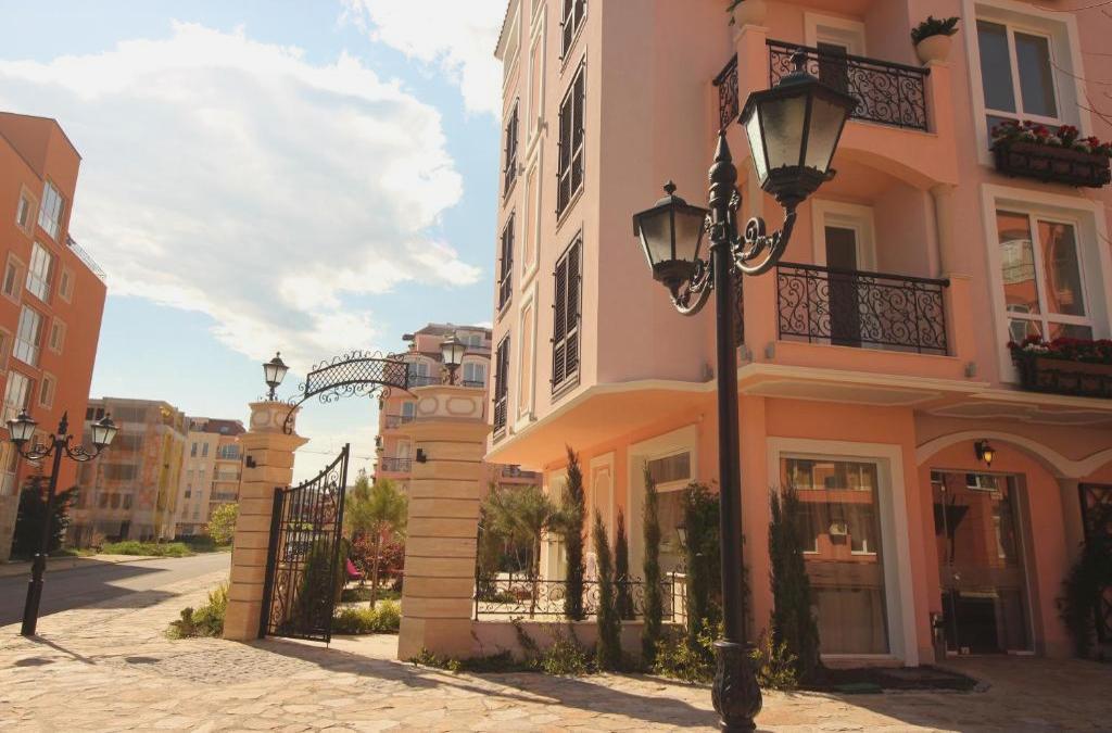 Menada Romance Marine Apartments