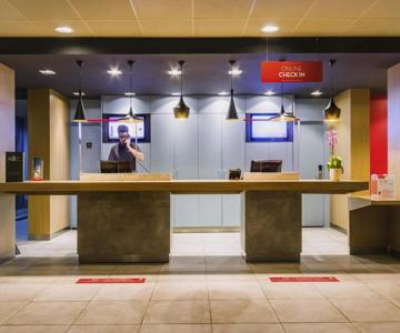ibis Marilia