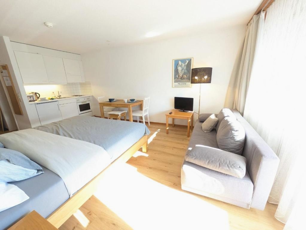 Studio with balcony, Niesen view & free parking near Interlaken, Thunersee & Blausee