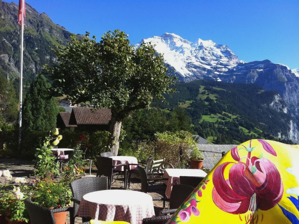 Hotel Bellevue - Traditional Swiss Hideaway