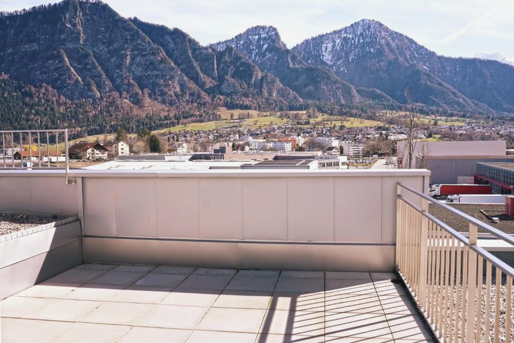 Penthouse mit Panoramaterrasse & Bergblick in Landquart
