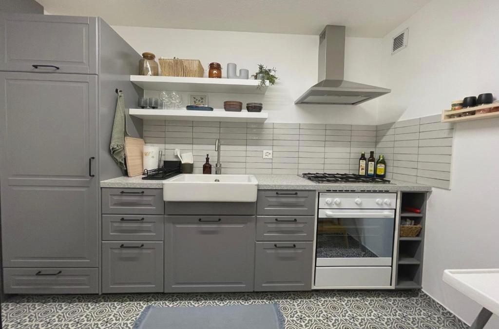 NEW renovated 2BR City Apartment