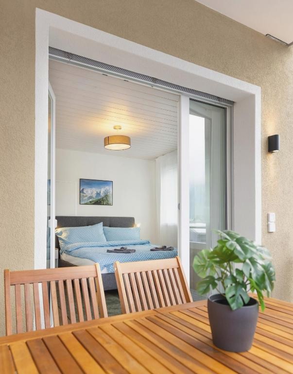 Mountain view with balcony and free parking