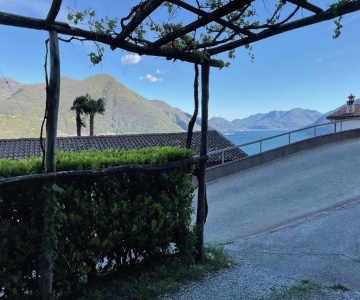 Beautiful Small Apartment With Lago Maggiore View