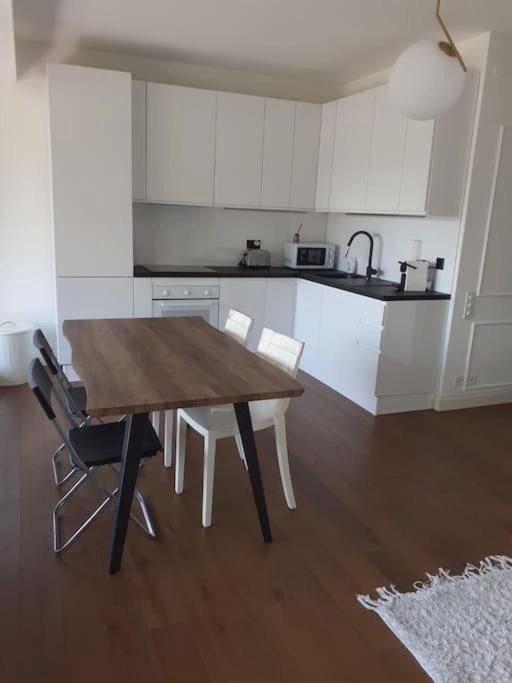 Bright and modern flat 2 minutes from the lake