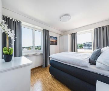 Soho 8 !lake-mountain View & Free Parking!