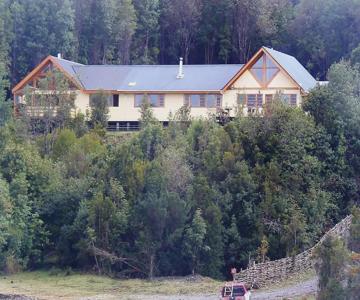 Chile Lodge Lago Huillinco