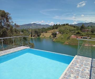 Paradise Lake Hotel