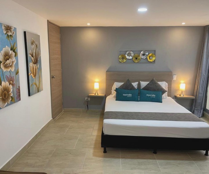 Hotel 12 Nights