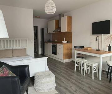 Loft mit Balkon & Parkplatz, Nähe Basel
