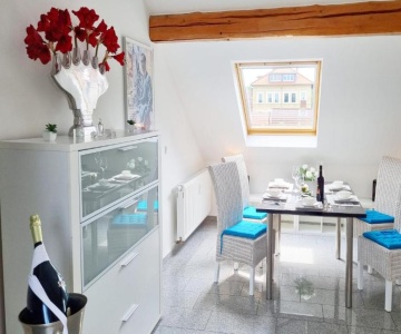 Wohnung Famous, 100qm, Klima, Loggia, 24h Checkin, Bis 5 Personen