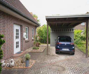 Haus Figaro Mit Hund
