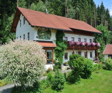 Haus Am Waldrand - Ferienwohnung Augustin