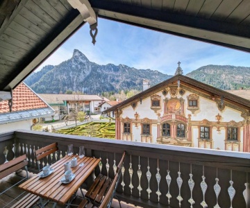 Neu! Moderner Bayrischer Flair Vor Pilatushaus