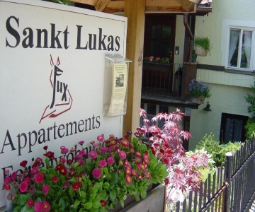 St Lukas Apartments