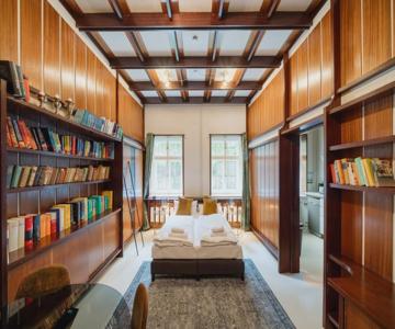 Homely Berlin - Library Style , Wooden Walls , Spacious , Friedrichshain