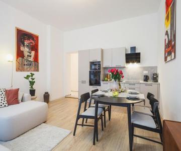 Oomph Berlin 3br Apt With Light Tones And Artwork