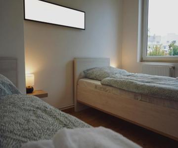 Unique: 5 Bedroom - 2 Bathroom - Kitchen - Central