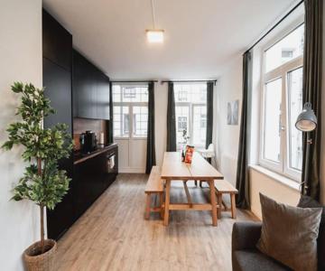 Hamburg Gem For 12