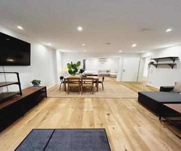 Spacious Apartment For 12 In Hamburg