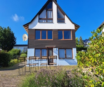Haus Mit Idyllischem Seeblick