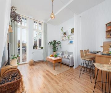 Ruhig - Privatparkplatz - Barrierearm Quiet - Private Car Park - Low Barrier