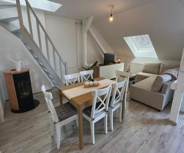 Gemütliche Neurenovierte Dachgeschosswohnung