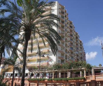 First Line, To The Beach, 1 Bed Apt , Sleeps