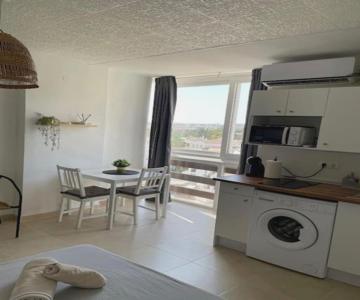 Estudio Con Hermosas Vistas