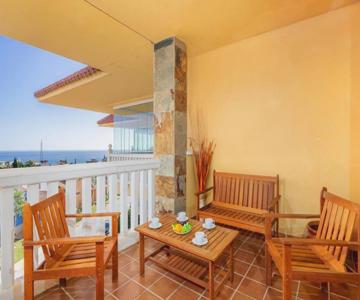 Lovely Seaview Apartment In El Higueron By Costarentals - Ref 106