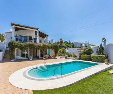 Villa La Vista - Family Friendly Private Pool, Bbq, Sauna