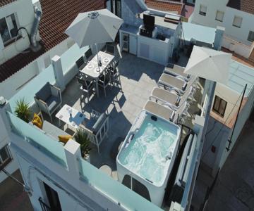 Modern 2 Bed Apartment, Private Roof Terrace With Jacuzzi - Competa Centre - Casa De La Plaza