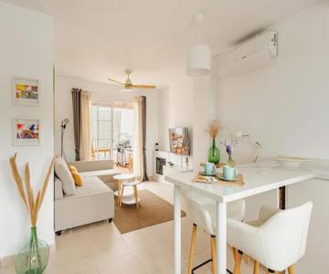 Penthouse With Hot Tub And Air Conditioning Offering Breathtaking Panoramic Mountain And Sea Views