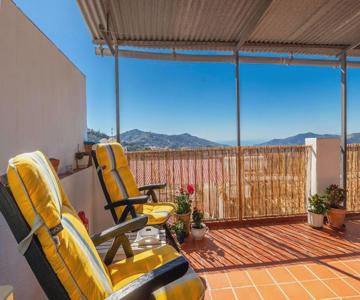 Casa Marlo, Spacious House In The Lively Centre Of Cómpeta