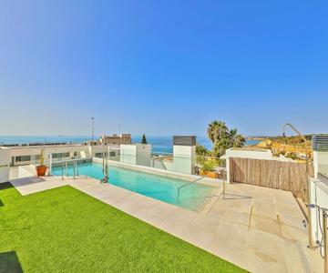 Oceanfront Duplex With A Rooftop Pool And Terrace